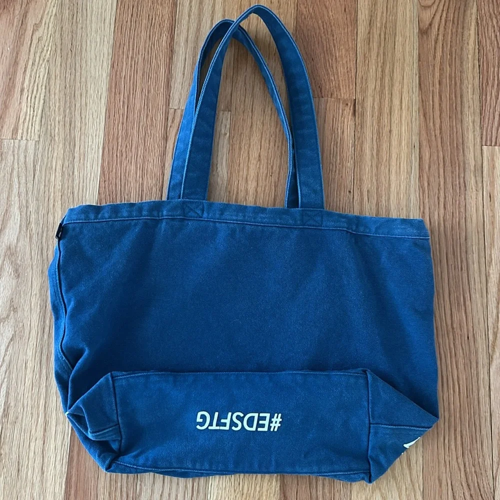 Vineyard Vines Denim Tote - Picture 2 of 4